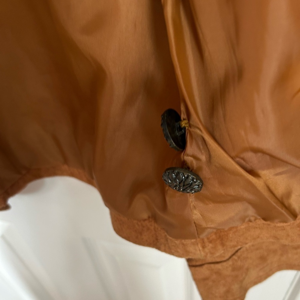 Prosper and Devine brown suede jacket. Button detail and front hook closure - Picture 2 of 4